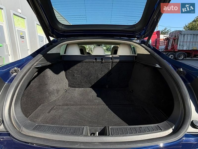 Лифтбек Tesla Model S 2018 в Виннице