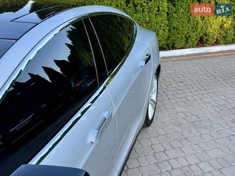 Лифтбек Tesla Model S 2013 в Трускавце