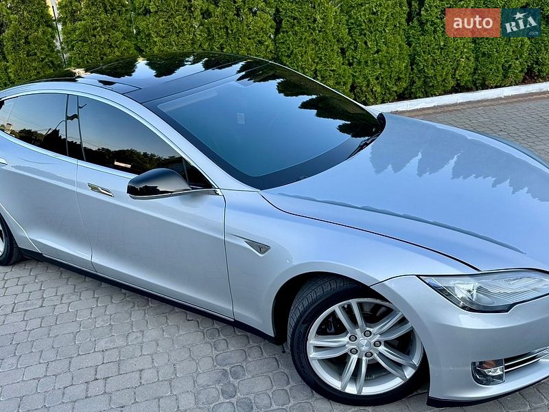 Лифтбек Tesla Model S 2013 в Трускавце