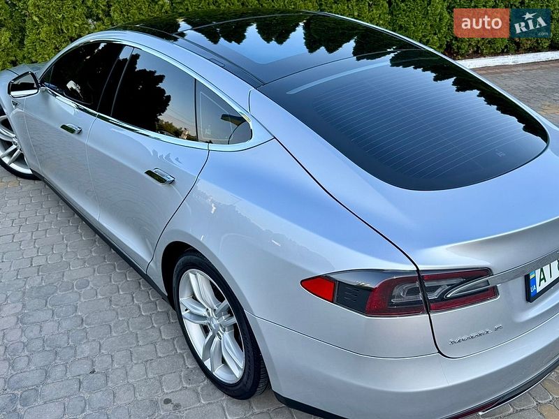 Лифтбек Tesla Model S 2013 в Трускавце