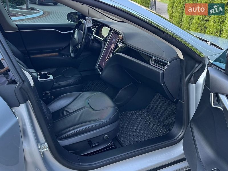 Лифтбек Tesla Model S 2013 в Трускавце