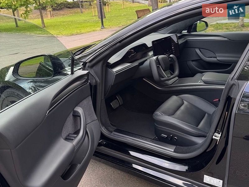 Лифтбек Tesla Model S 2022 в Киеве