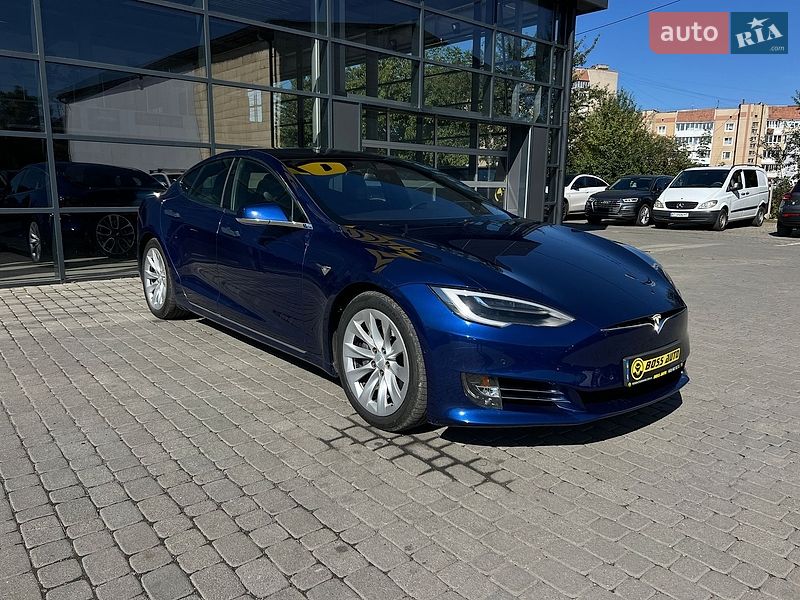 Лифтбек Tesla Model S 2018 в Ивано-Франковске