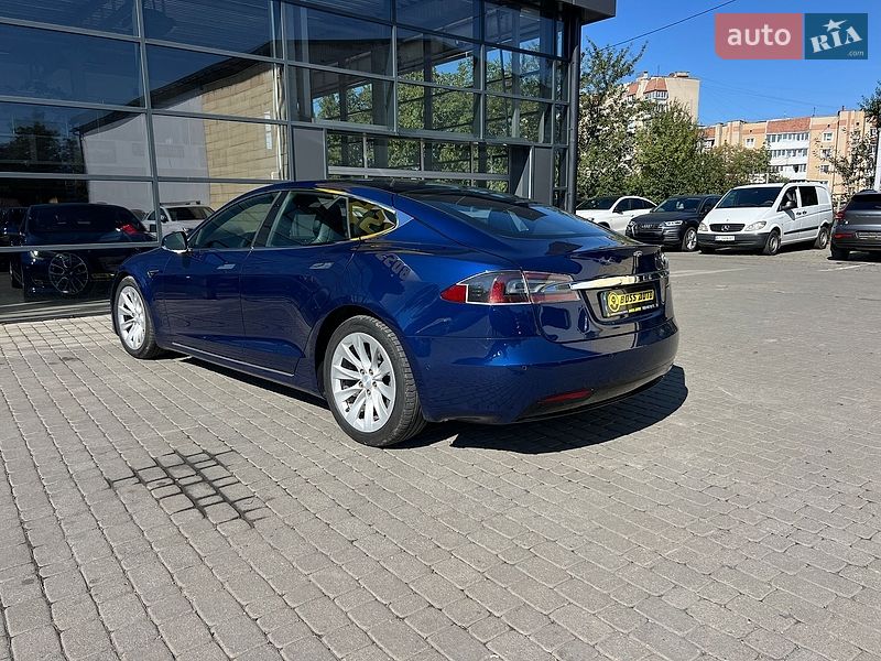 Лифтбек Tesla Model S 2018 в Ивано-Франковске