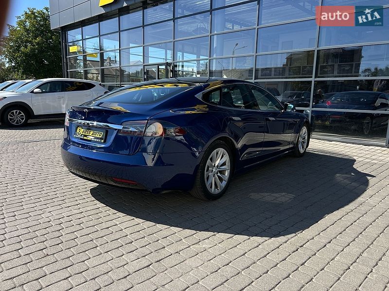 Лифтбек Tesla Model S 2018 в Ивано-Франковске