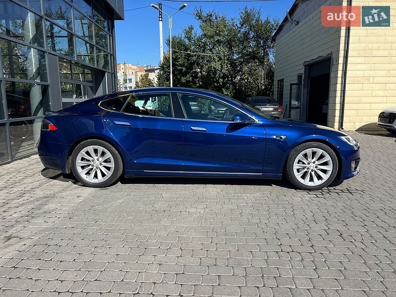 Лифтбек Tesla Model S 2018 в Ивано-Франковске