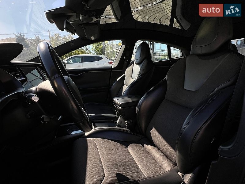 Лифтбек Tesla Model S 2018 в Ивано-Франковске