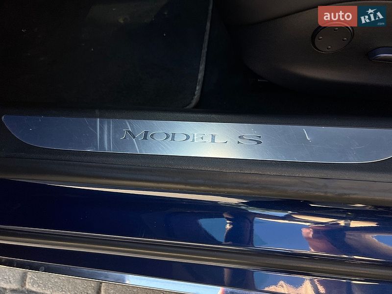 Лифтбек Tesla Model S 2018 в Ивано-Франковске