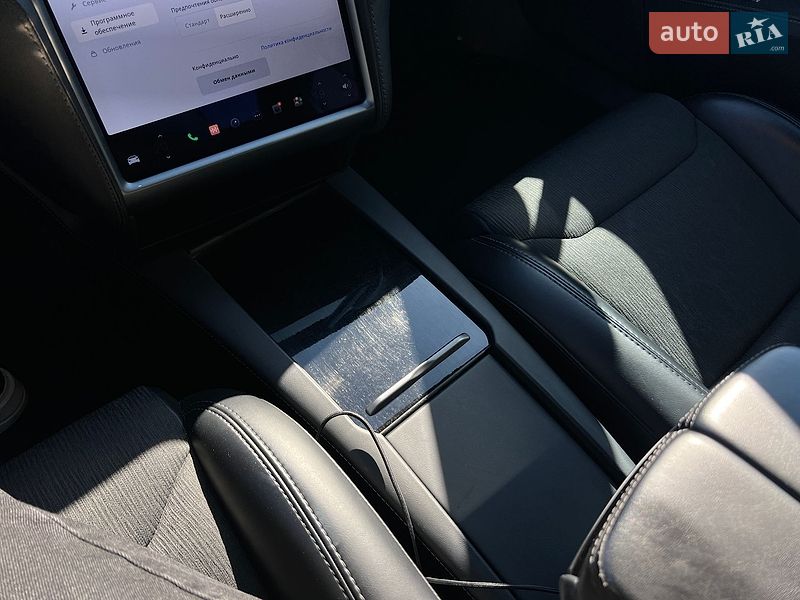 Лифтбек Tesla Model S 2018 в Ивано-Франковске