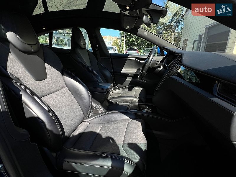 Лифтбек Tesla Model S 2018 в Ивано-Франковске