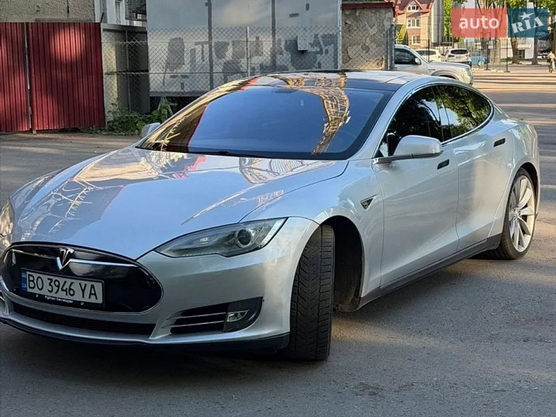 Tesla Model S 2013