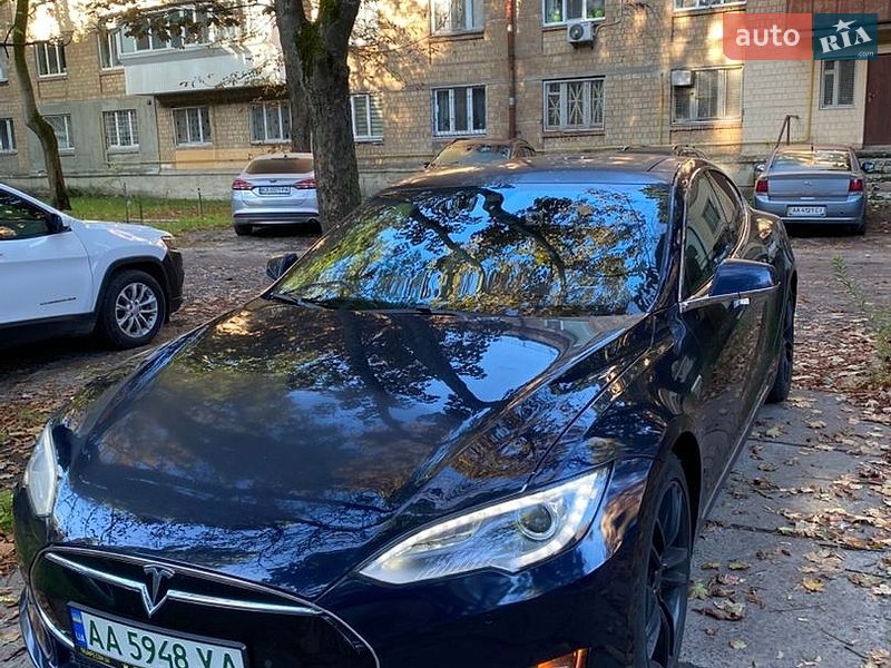 Tesla Model S 2015