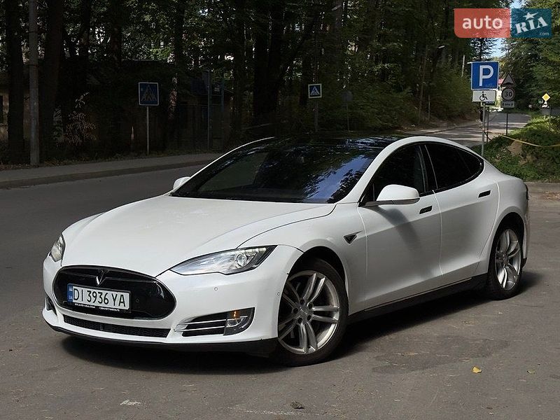 Ліфтбек Tesla Model S 2016 в Львові фото Ліфтбек Tesla Model S 2016 в Львові
