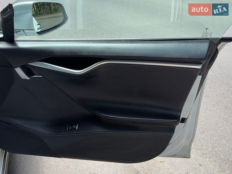 Ліфтбек Tesla Model S 2016 в Львові фото 11 Ліфтбек Tesla Model S 2016 в Львові