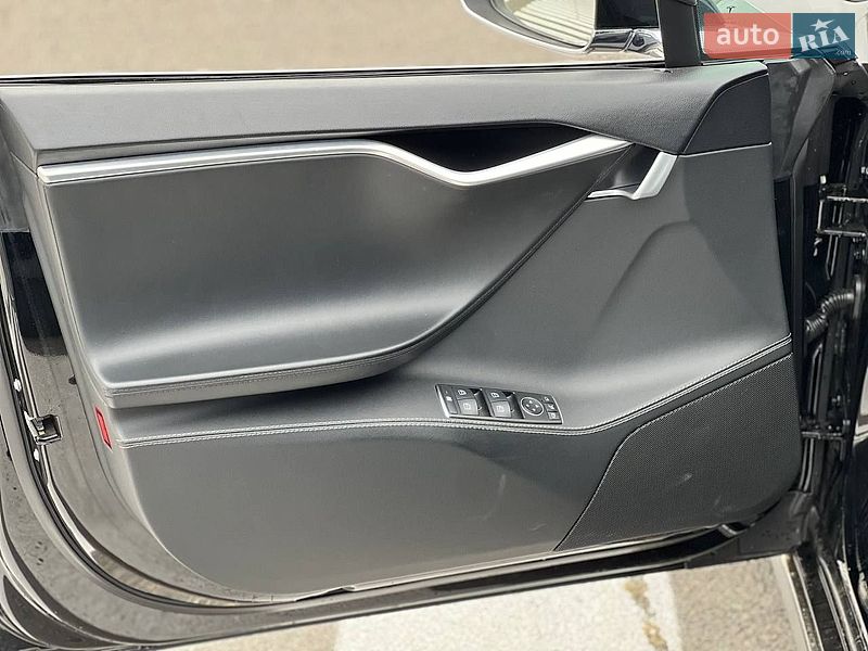 Ліфтбек Tesla Model S 2014 в Одесі