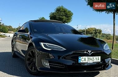 Лифтбек Tesla Model S 2016 в Умани