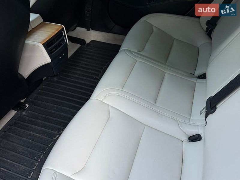 Лифтбек Tesla Model S 2019 в Киеве