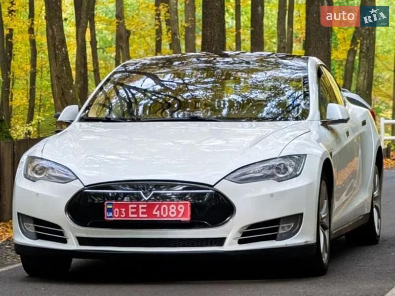 Tesla Model S 2014
