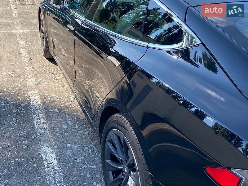 Лифтбек Tesla Model S 2020 в Киеве фото 10 Лифтбек Tesla Model S 2020 в Киеве