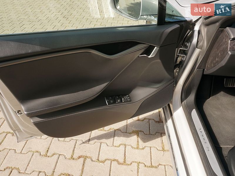 Лифтбек Tesla Model S 2018 в Черновцах фото 14 Лифтбек Tesla Model S 2018 в Черновцах