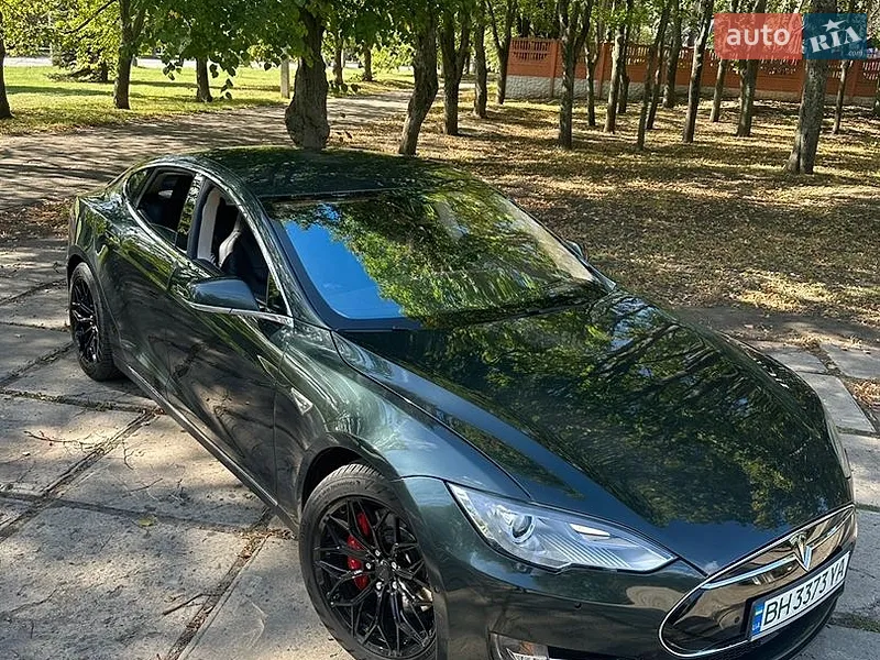 Tesla Model S 2014