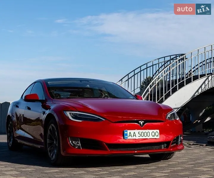 Tesla Model S 2018