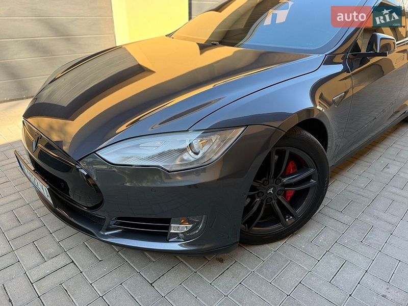 Ліфтбек Tesla Model S 2015 в Рівному