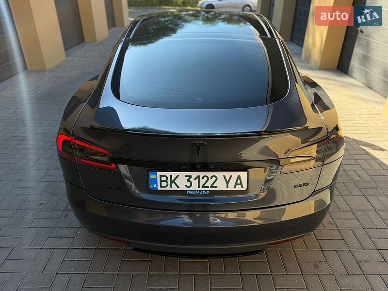 Ліфтбек Tesla Model S 2015 в Рівному