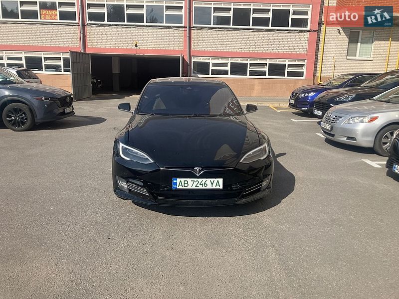 Лифтбек Tesla Model S 2016 в Виннице