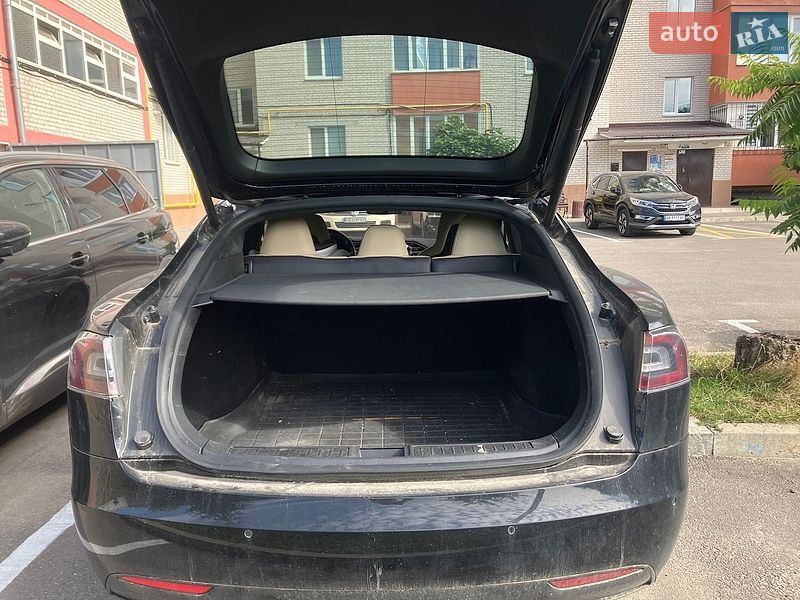 Лифтбек Tesla Model S 2016 в Виннице