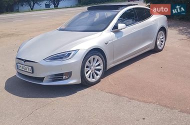 Лифтбек Tesla Model S 2016 в Житомире