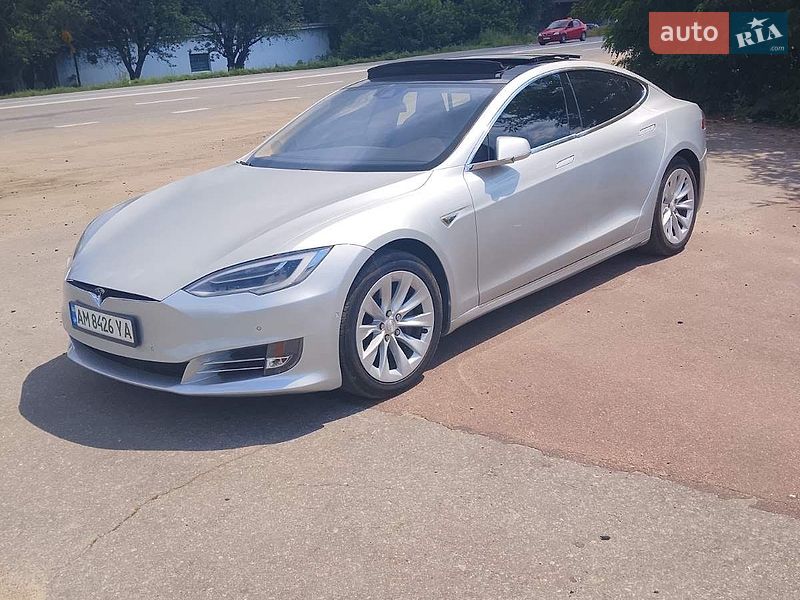 Лифтбек Tesla Model S 2016 в Житомире