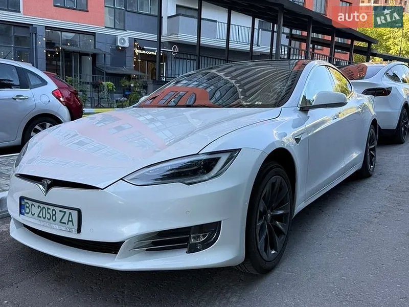 Tesla Model S 2019