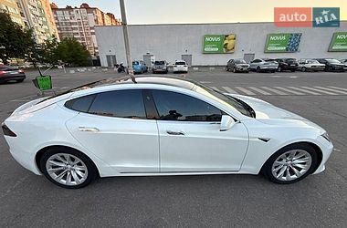 Ліфтбек Tesla Model S 2017 в Івано-Франківську
