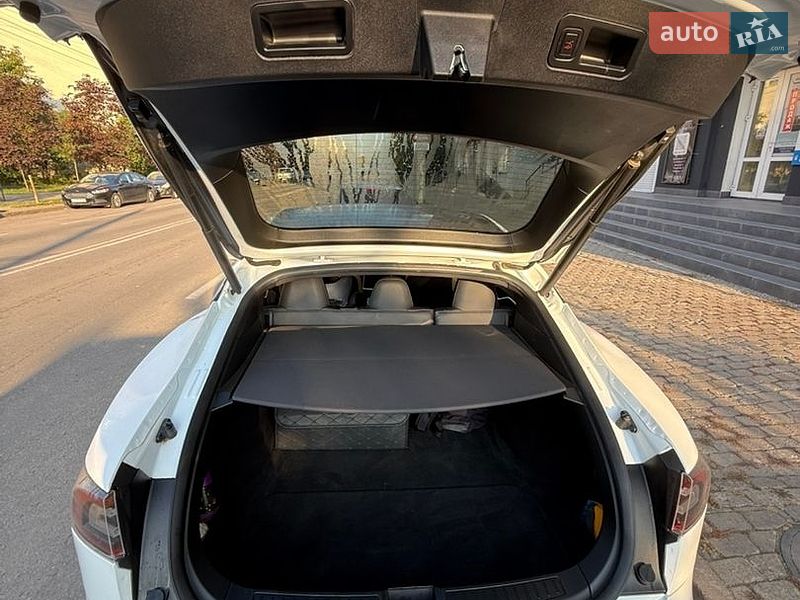 Ліфтбек Tesla Model S 2017 в Івано-Франківську