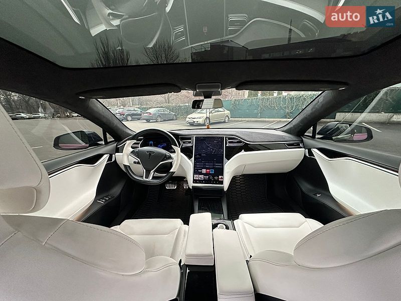 Лифтбек Tesla Model S 2017 в Одессе