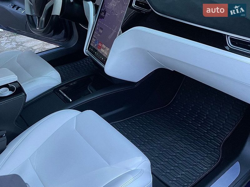 Лифтбек Tesla Model S 2017 в Одессе
