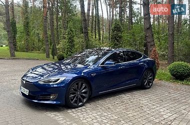 Ліфтбек Tesla Model S 2016 в Львові