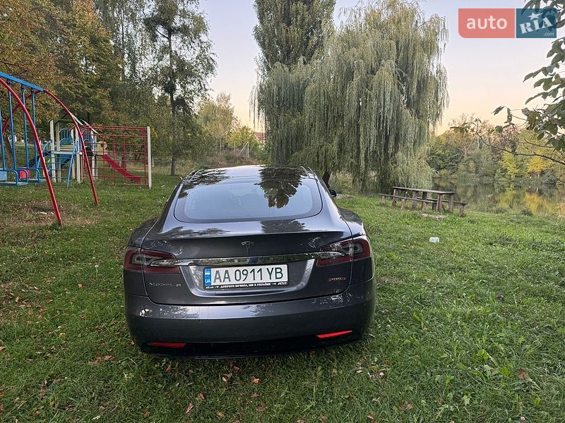 Лифтбек Tesla Model S 2015 в Киеве