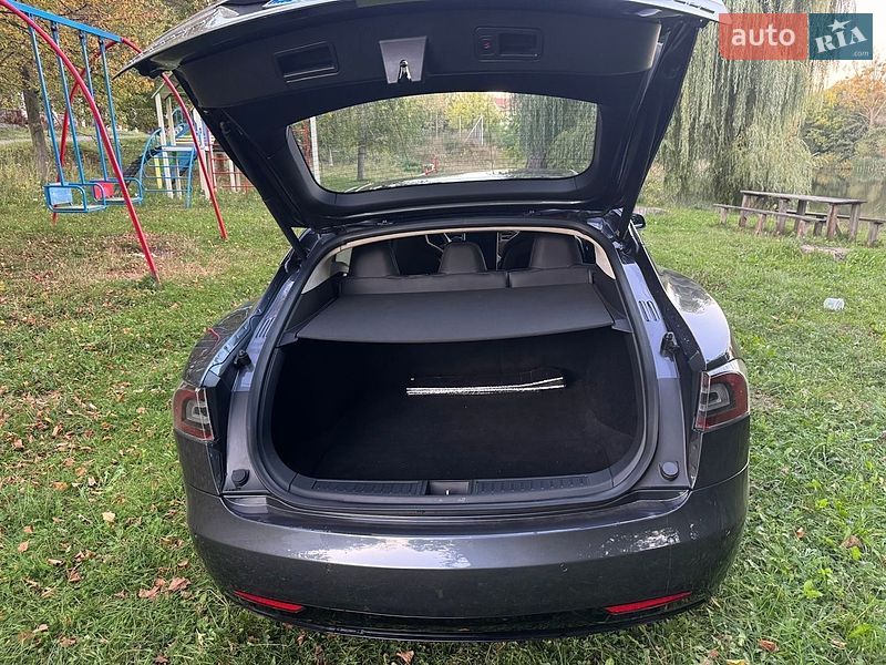 Лифтбек Tesla Model S 2015 в Киеве