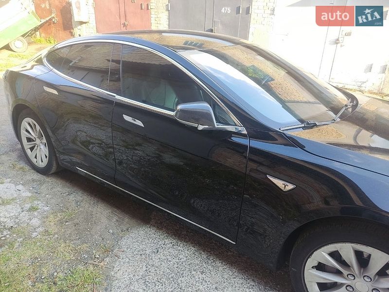Ліфтбек Tesla Model S 2016 в Києві