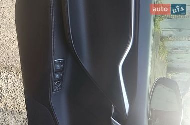 Ліфтбек Tesla Model S 2016 в Києві