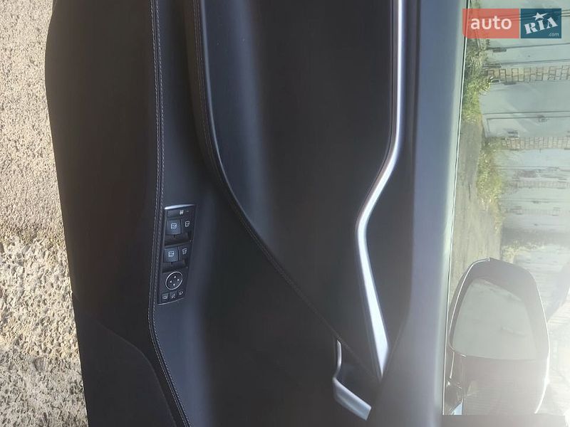 Ліфтбек Tesla Model S 2016 в Києві