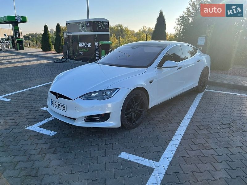 Tesla Model S 2015
