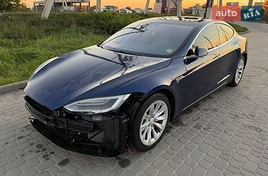 Лифтбек Tesla Model S 2016 в Львове