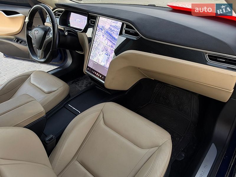 Лифтбек Tesla Model S 2016 в Львове