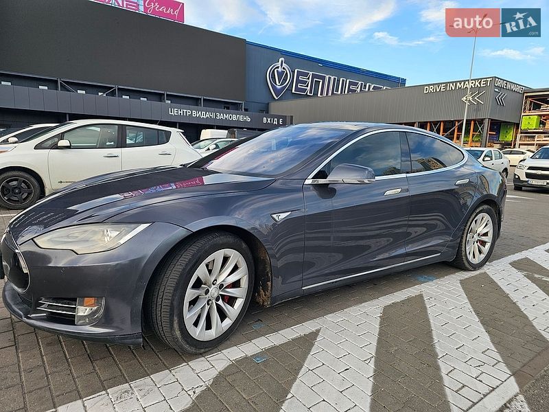 Ліфтбек Tesla Model S 2015 в Києві