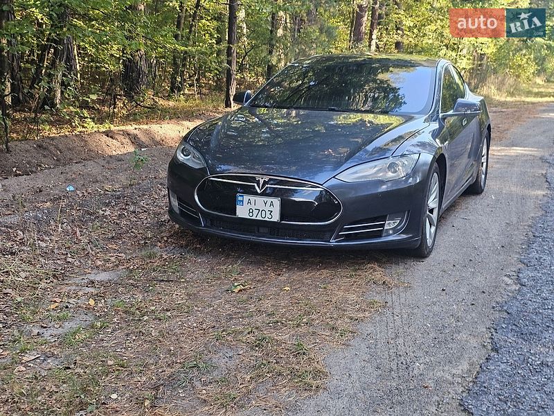 Ліфтбек Tesla Model S 2015 в Києві