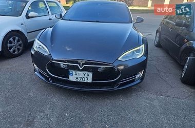 Ліфтбек Tesla Model S 2015 в Києві