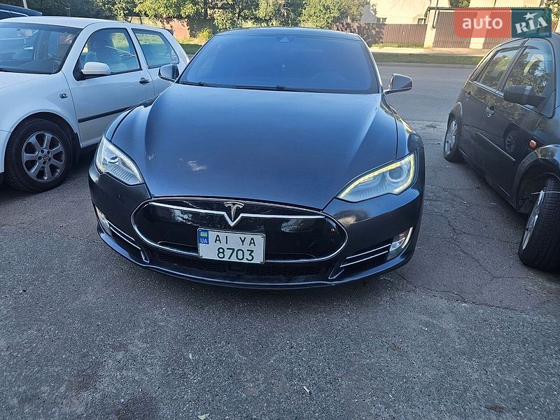 Ліфтбек Tesla Model S 2015 в Києві